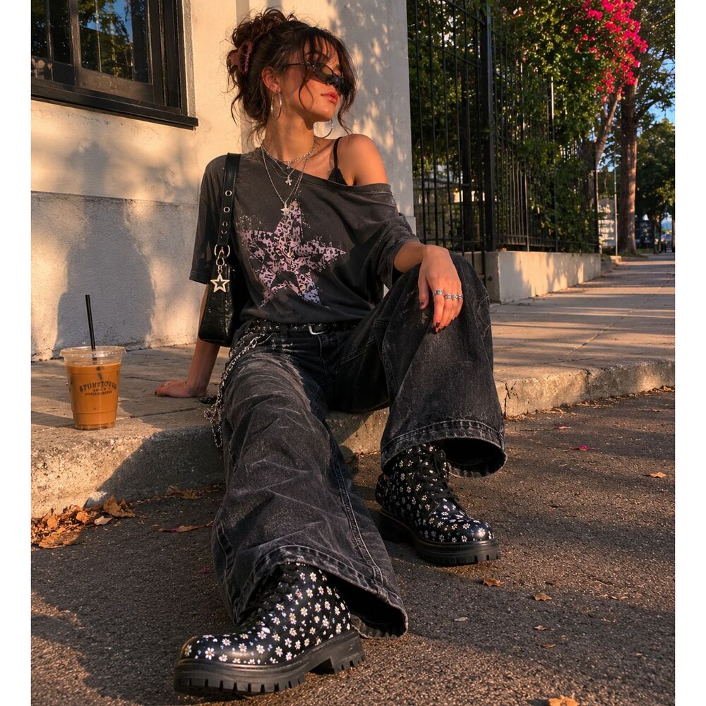 Levi's Black Boots Lave Up Zip Up 4 Girl's Grunge Waterproof Whimsigoth Floral